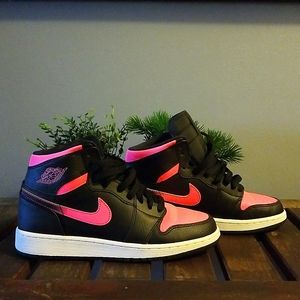 Air Jordan 1 GS Vivid Pink - Size 4.5Y